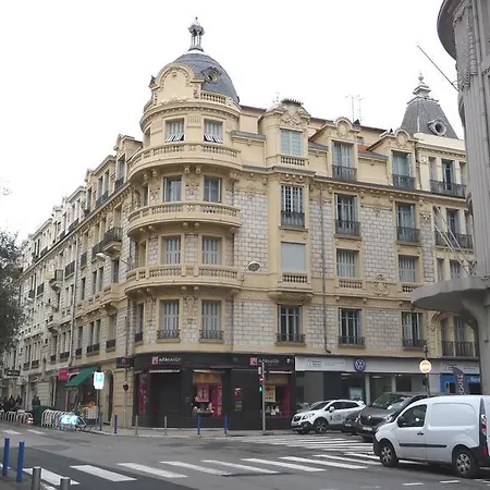 Carre D'or Very Near The *